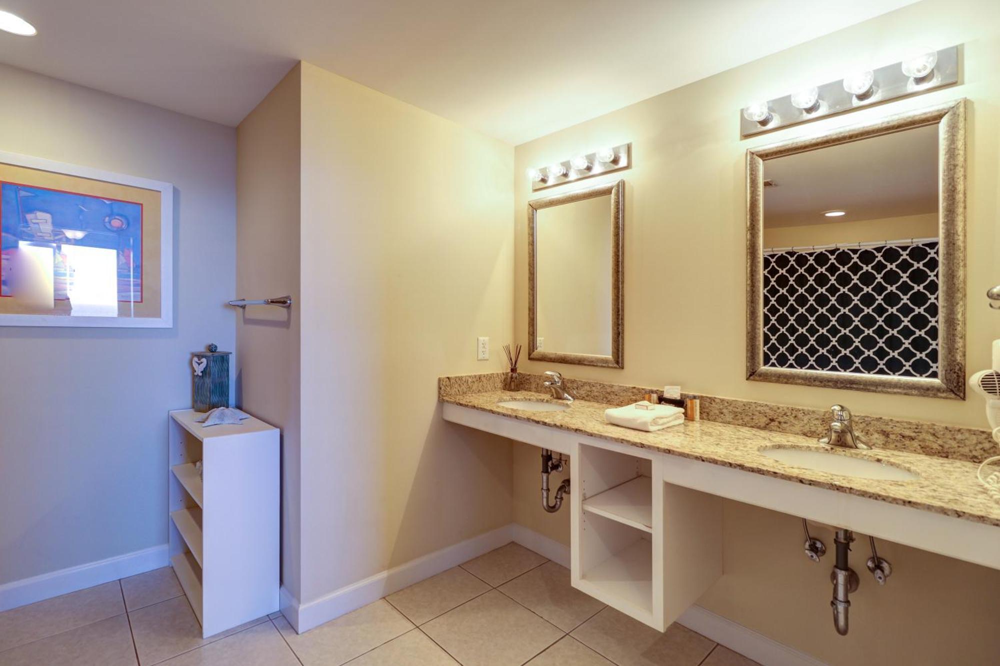 Gulf Front! 2 Bedroom 2 Ba! 11th Floor + Amenities!